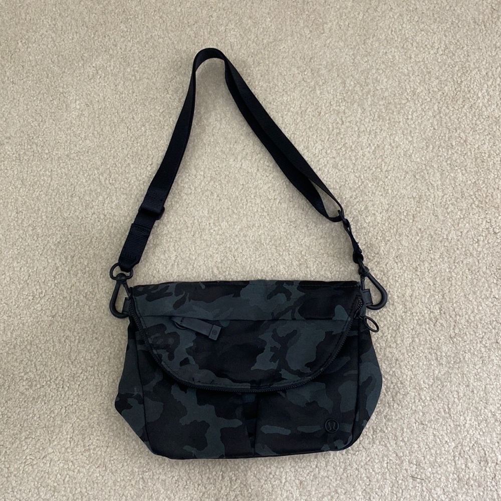 Lululemon “All Night Festival Bag”